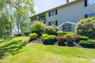 Yarmouth Place Apartment Homes in Yarmouth, ME - Foto de edificio - Building Photo