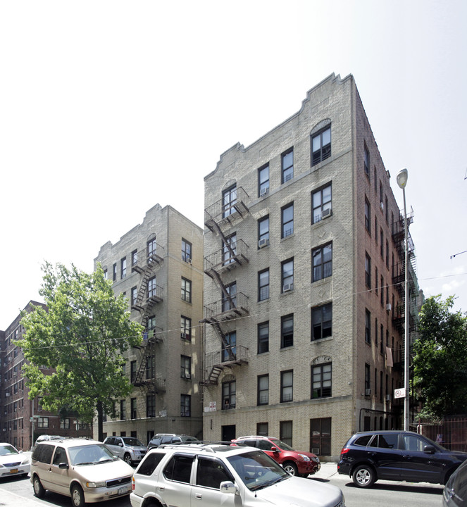 346 E 205th St in Bronx, NY - Building Photo