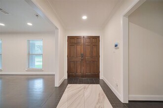 2402 Chimney Rock Rd in Houston, TX - Building Photo - Building Photo