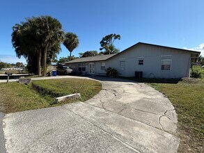 2566 SE Bonita St in Stuart, FL - Building Photo - Building Photo