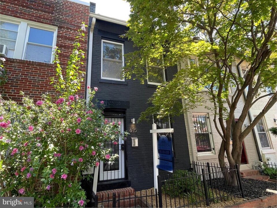 615 14th Pl NE in Washington, DC - Building Photo