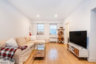 380 Claremont Ave in Montclair, NJ - Building Photo