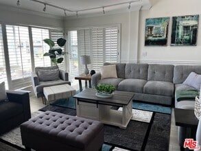 6400 Pacific Ave in Los Angeles, CA - Building Photo - Building Photo