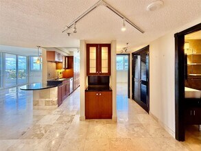 6422 Collins Ave in Miami Beach, FL - Building Photo - Building Photo