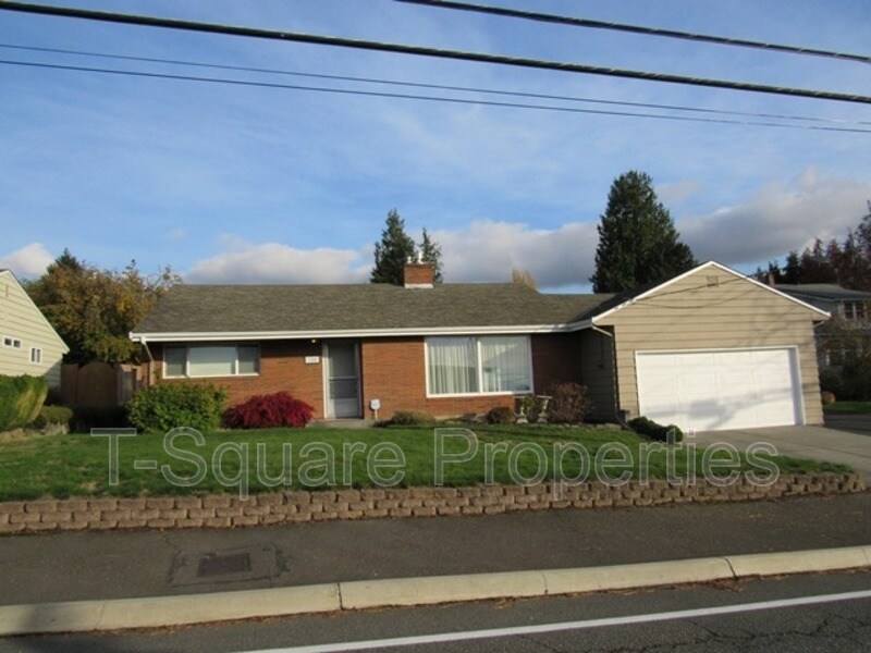 19904 20th Ave NW in Shoreline, WA - Building Photo