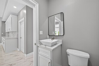 5121 Rd 3540 in Cleveland, TX - Foto de edificio - Building Photo