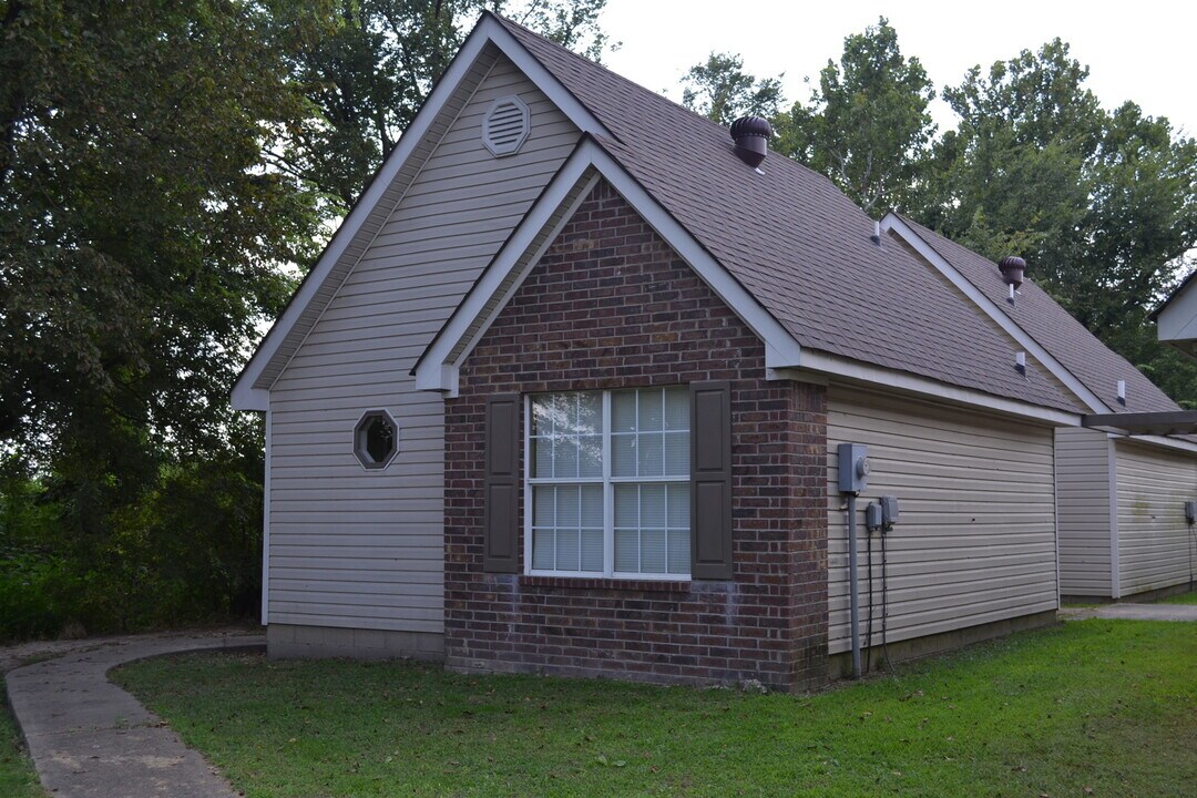 230 Ambrea St in Trumann, AR - Building Photo