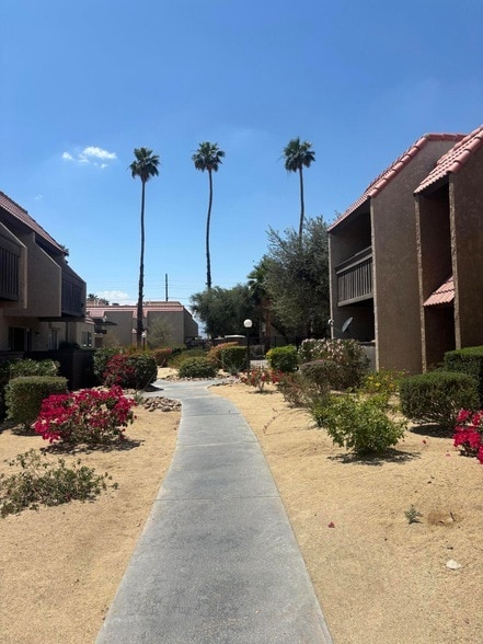 44260 Monroe St, Unit 14 in Indio, CA - Building Photo - Building Photo