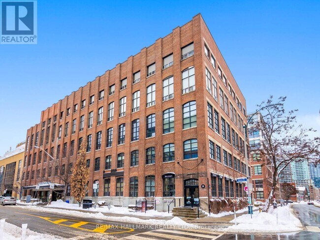 43 Hanna Ave in Toronto, ON - Building Photo - Building Photo