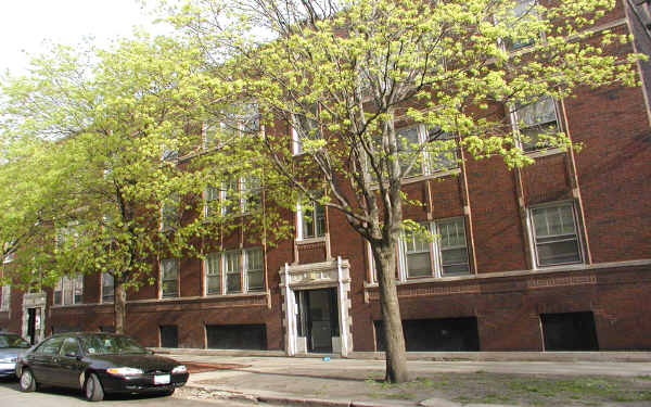 936-942 E 80th St in Chicago, IL - Foto de edificio