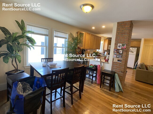 80 Ten Hills Rd in Somerville, MA - Foto de edificio - Building Photo