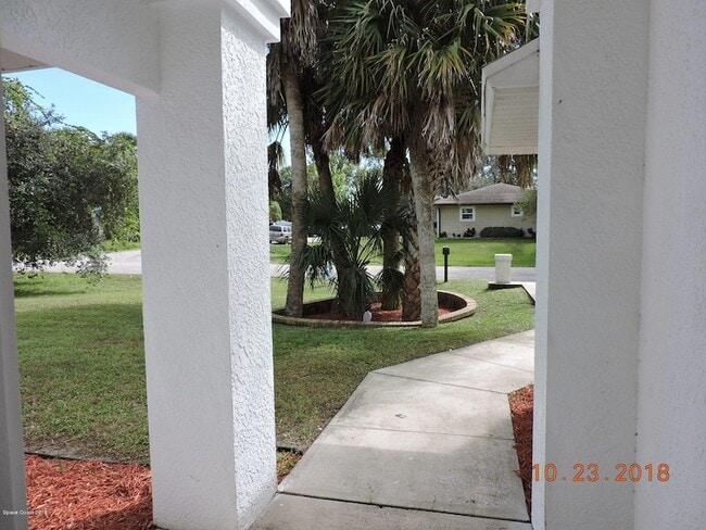 2195 Ladner Rd NE in Palm Bay, FL - Building Photo - Building Photo