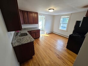 8-10 Howard St in Haverhill, MA - Building Photo - Building Photo