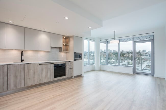 property at 755 Harbourside Dr