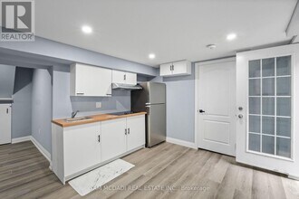 1527 Chiddingstone Cir in Mississauga, ON - Building Photo - Building Photo