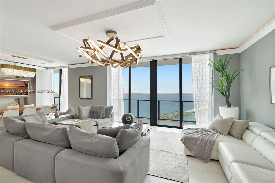 501 NE 31st St, Unit PH4302 in Miami, FL - Building Photo