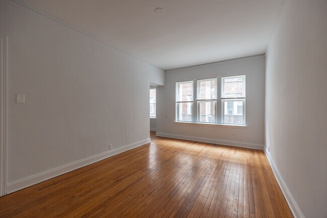 7350 N Damen Ave, Unit GDN in Chicago, IL - Building Photo - Building Photo