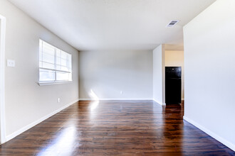 5513 Cavalcade St in Houston, TX - Building Photo - Building Photo