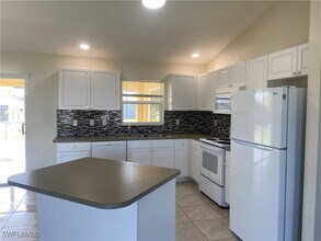 2516 NW 14th Pl in Cape Coral, FL - Building Photo - Building Photo