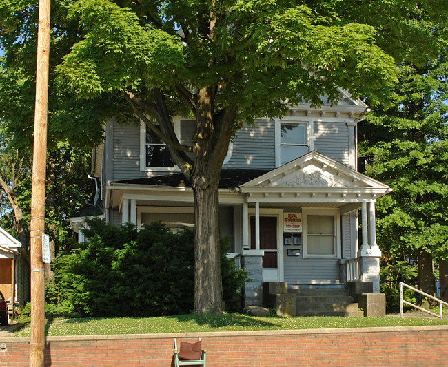 832 Elm St in Youngstown, OH - Building Photo - Building Photo