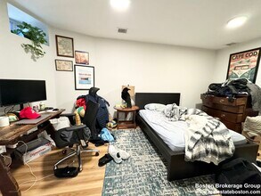 7 Grant St, Unit 1 in Boston, MA - Foto de edificio - Building Photo