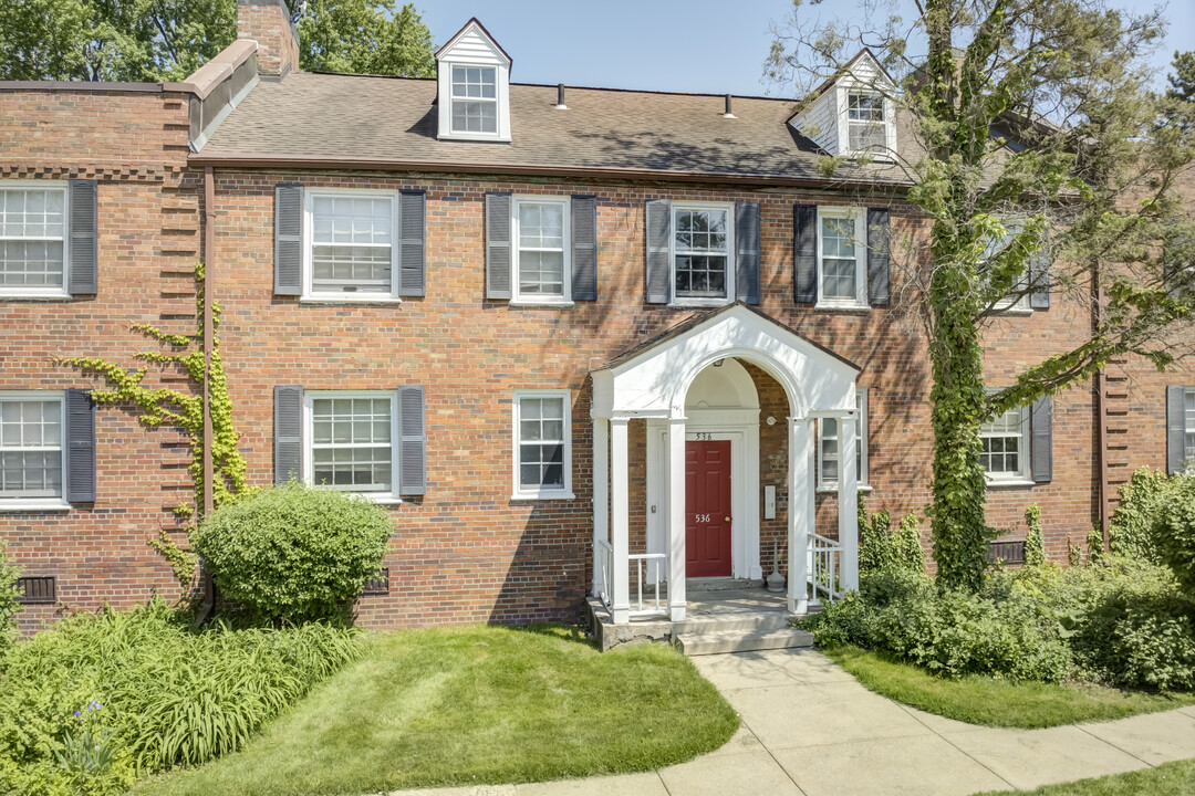 Historic Hillcrest Village Apartments in East Lansing, MI - Building Photo