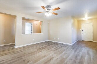 11422 Seven Sisters Dr in Tomball, TX - Foto de edificio - Building Photo