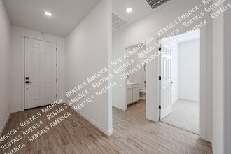 5528 W McNeil St in Phoenix, AZ - Building Photo - Building Photo