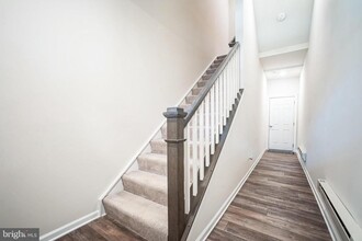 45093 Cappamore Terrace in Sterling, VA - Foto de edificio - Building Photo