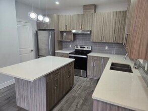 834 Cadder Ave in Kelowna, BC - Building Photo - Building Photo