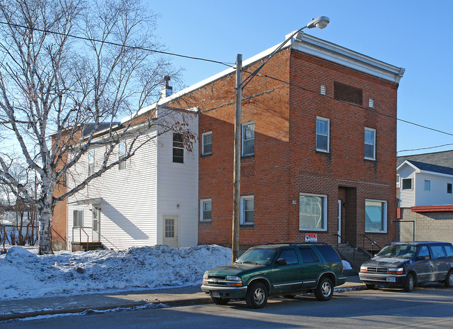 119 Spring St in Somerset, WI - Foto de edificio - Building Photo