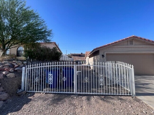 2524 S Ridge Ave in Bullhead City, AZ - Building Photo - Building Photo