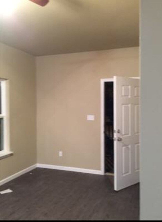 1013 Fir Ln in Lockhart, TX - Building Photo - Building Photo