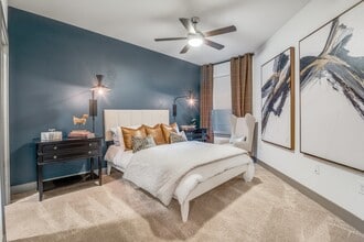 LTD West Commerce in Dallas, TX - Building Photo - Building Photo