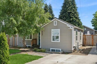 923 N 98th St in Seattle, WA - Building Photo - Building Photo