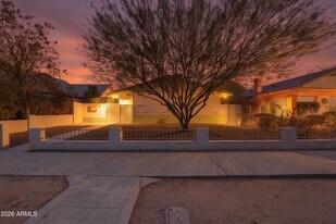 2133 W Adams St in Phoenix, AZ - Building Photo