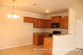 11800 SW 15th Way in Yukon, OK - Building Photo - Building Photo