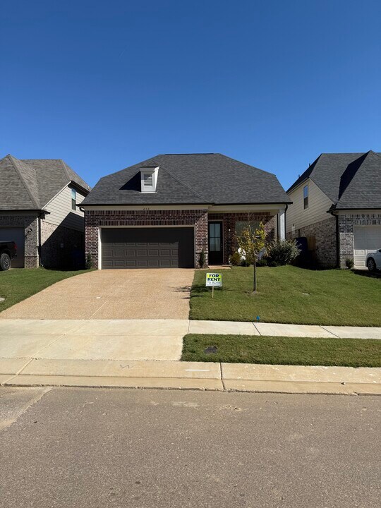430 Maple St in Oakland, TN - Building Photo