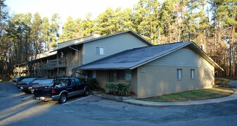 Dupont Circle in Durham, NC - Building Photo