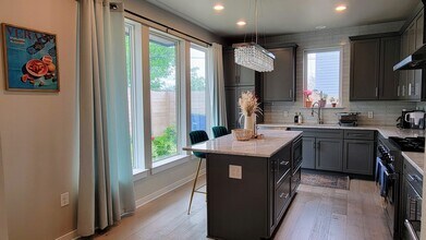 906 Mill St in Austin, TX - Building Photo - Building Photo