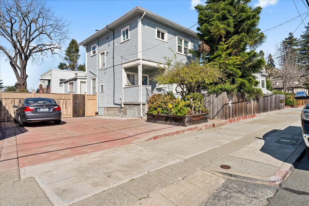 1817 Allston Way in Berkeley, CA - Building Photo