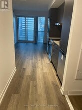 195 Commerce St in Vaughan, ON - Building Photo - Building Photo