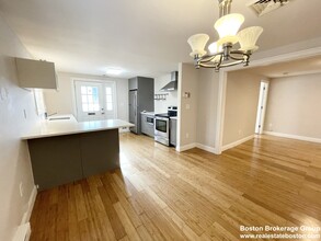 114 Buttonwood St, Unit 0 in Boston, MA - Foto de edificio - Building Photo