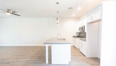 1850 N 51st St in Phoenix, AZ - Building Photo - Building Photo