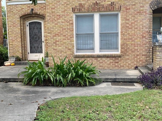 245 E Lullwood Ave in San Antonio, TX - Building Photo - Building Photo