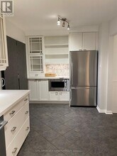 100 Burrows Hall Blvd in Toronto, ON - Building Photo - Building Photo