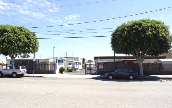 Los Flamingo's Lodge (prior) in Gardena, CA - Building Photo - Building Photo