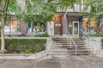 887 Helmcken St in Vancouver, BC - Building Photo - Building Photo