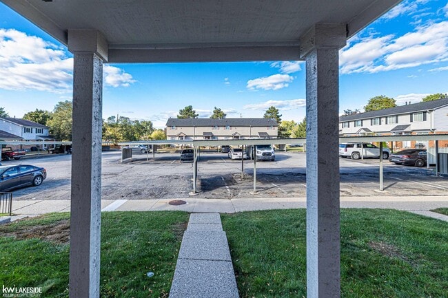2012 Orchard Crest St in Shelby Township, MI - Building Photo - Building Photo