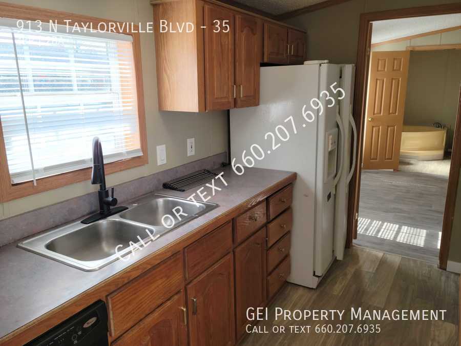 913 N Taylorville Blvd Photo